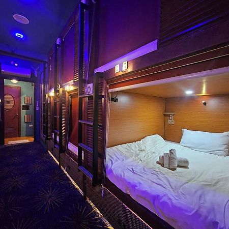 Attic Capsule Hotel Marigondon  Eksteriør billede