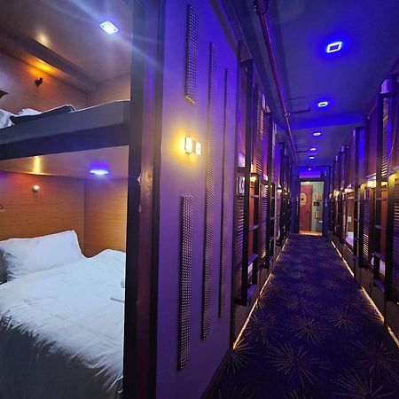 Attic Capsule Hotel Marigondon  Eksteriør billede