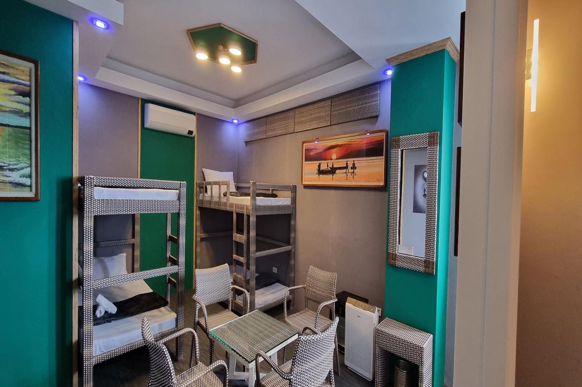 Attic Capsule Hotel Marigondon  Eksteriør billede