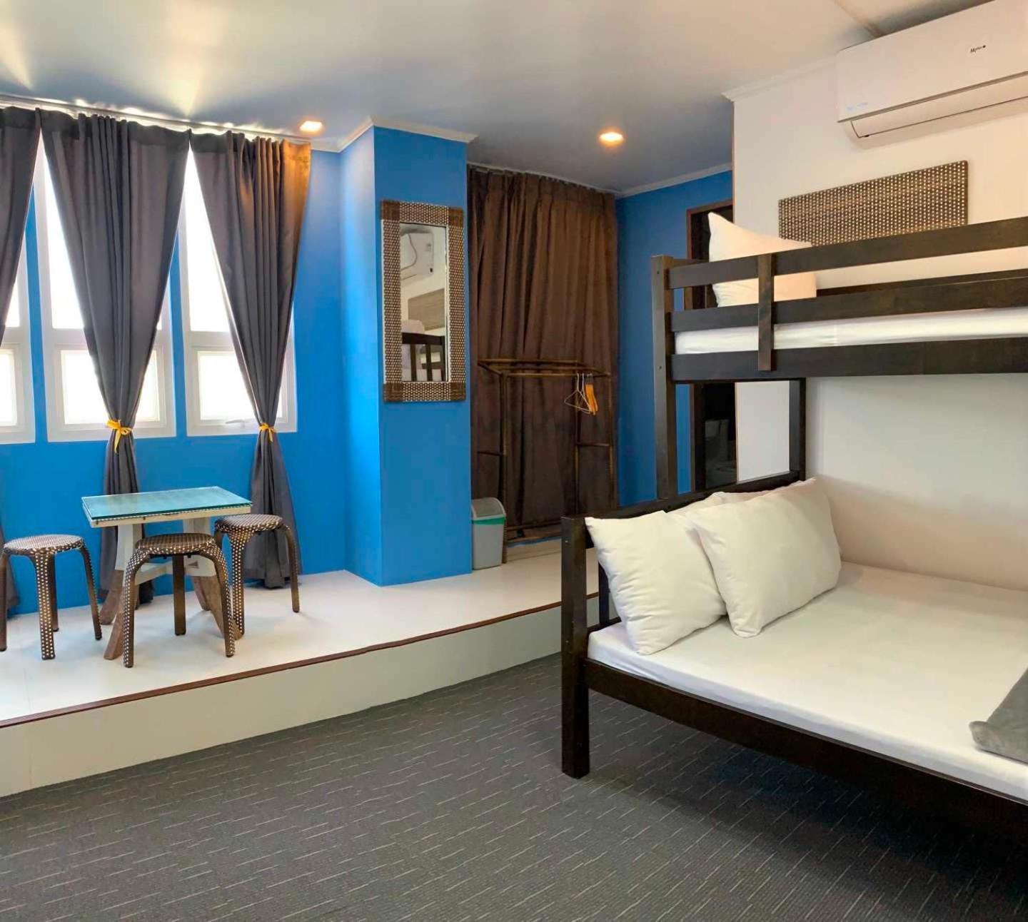 Attic Capsule Hotel Marigondon  Eksteriør billede