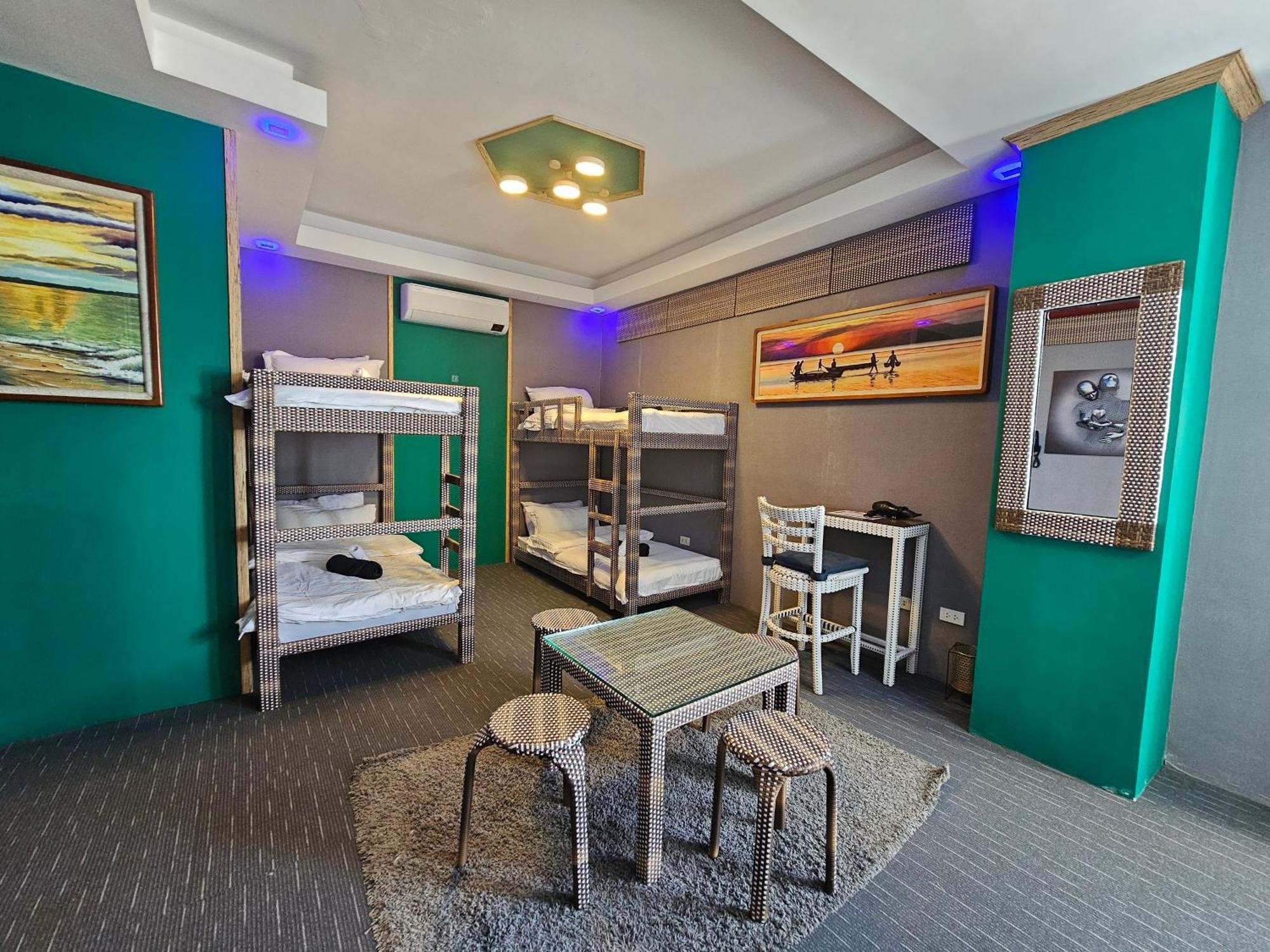 Attic Capsule Hotel Marigondon  Eksteriør billede