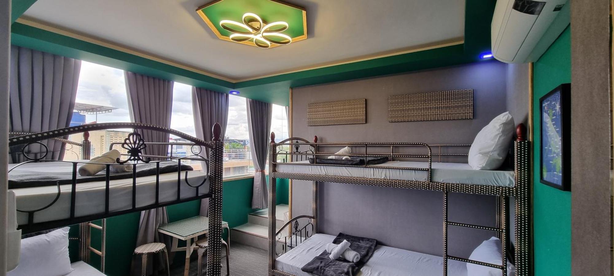 Attic Capsule Hotel Marigondon  Eksteriør billede