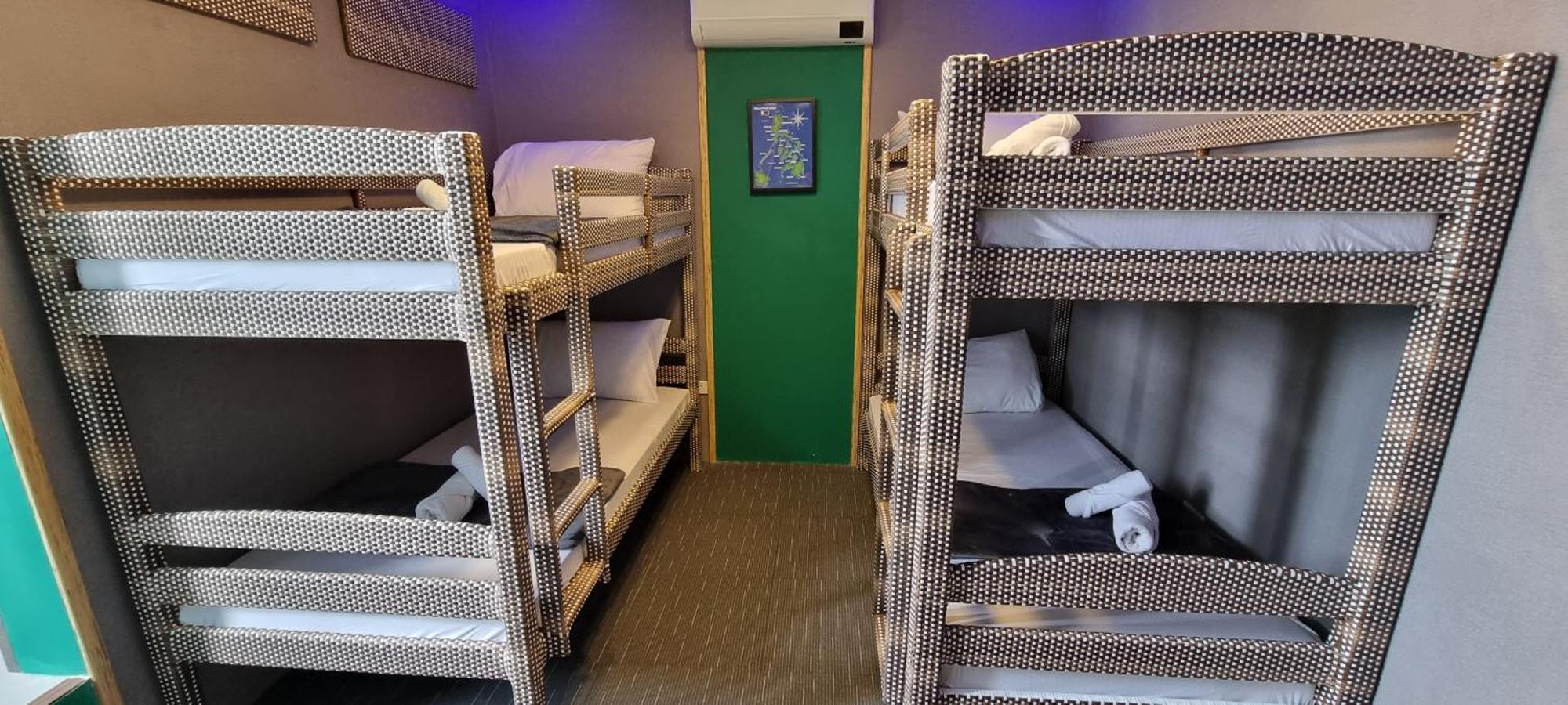 Attic Capsule Hotel Marigondon  Eksteriør billede